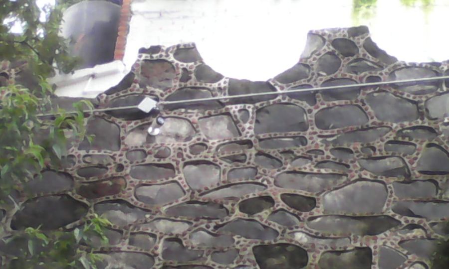 CAMARA CON INSTALACION SOBRE BASALTO