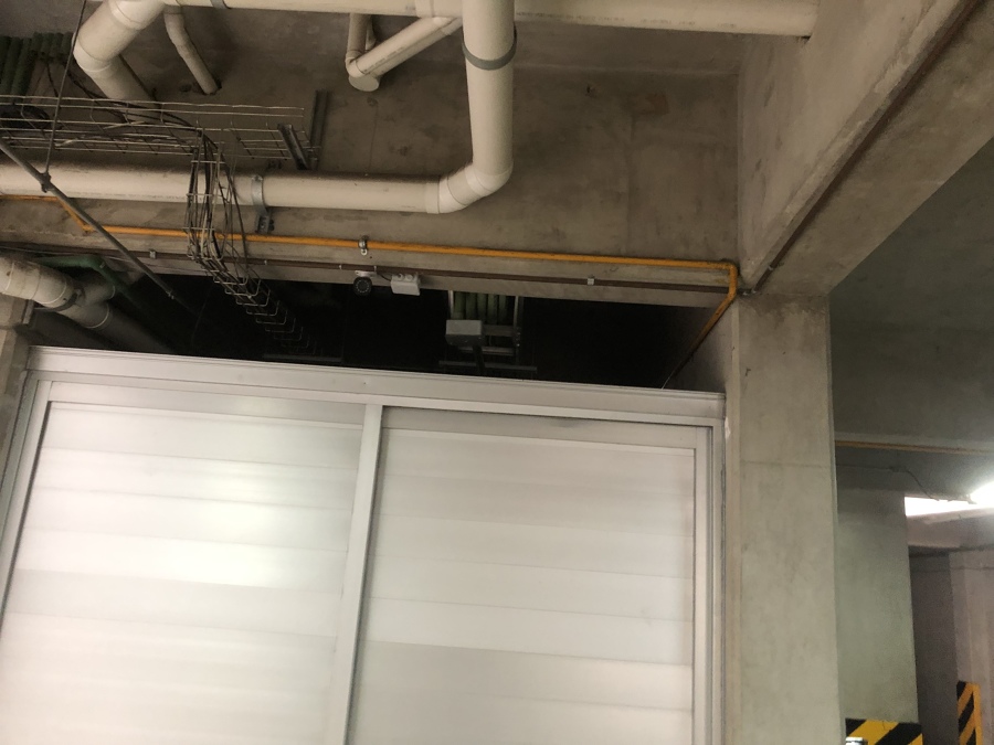 Cámara en estacionamiento