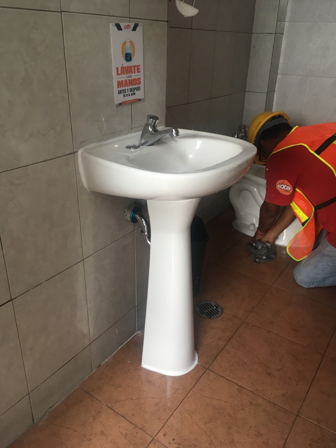 Cambio de muebles sanitarios.