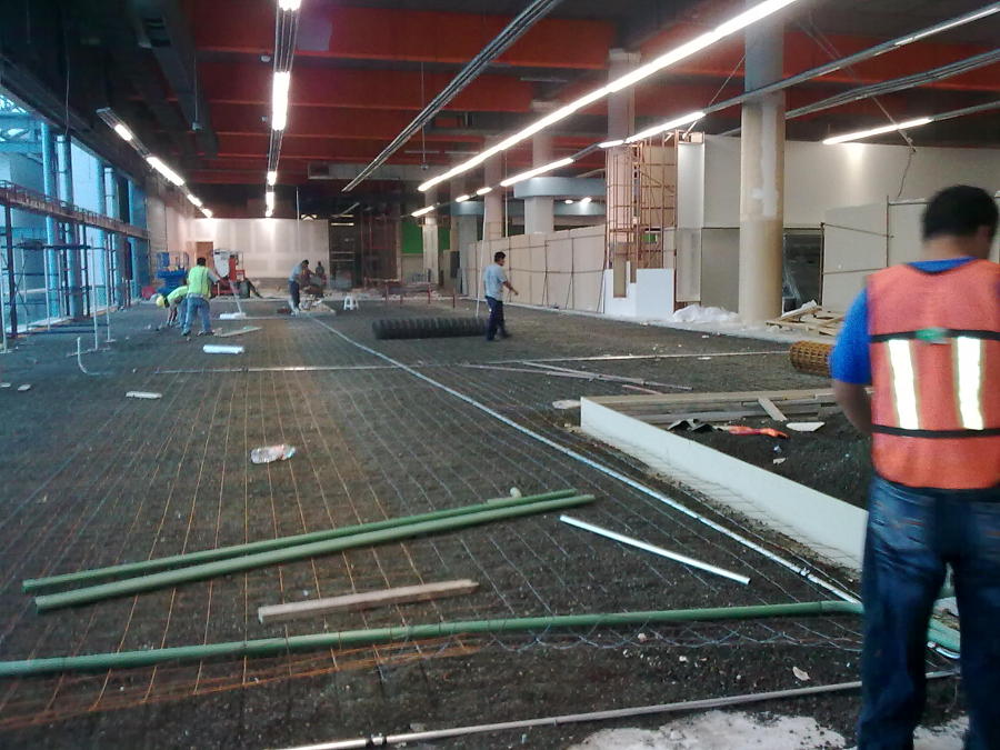 Canalizaciones eléctricas por piso e iluminación lineal