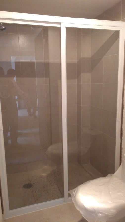 Cancel de baño con cristal claro