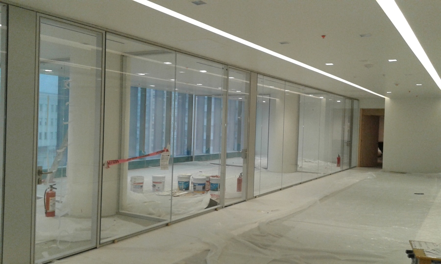 Cancel divisorio de Vidrio Templado, claro.