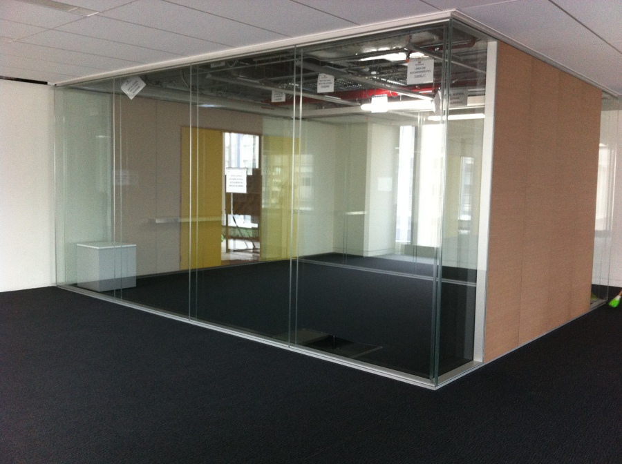 Cancel divisorio de Vidrio Templado, claro.