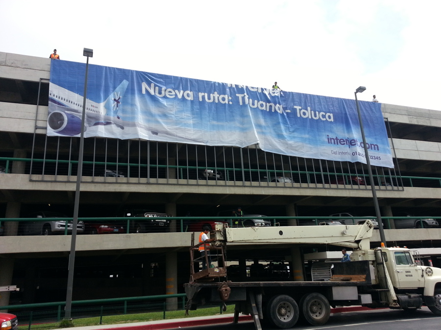cartelera aeropuerto tijuana