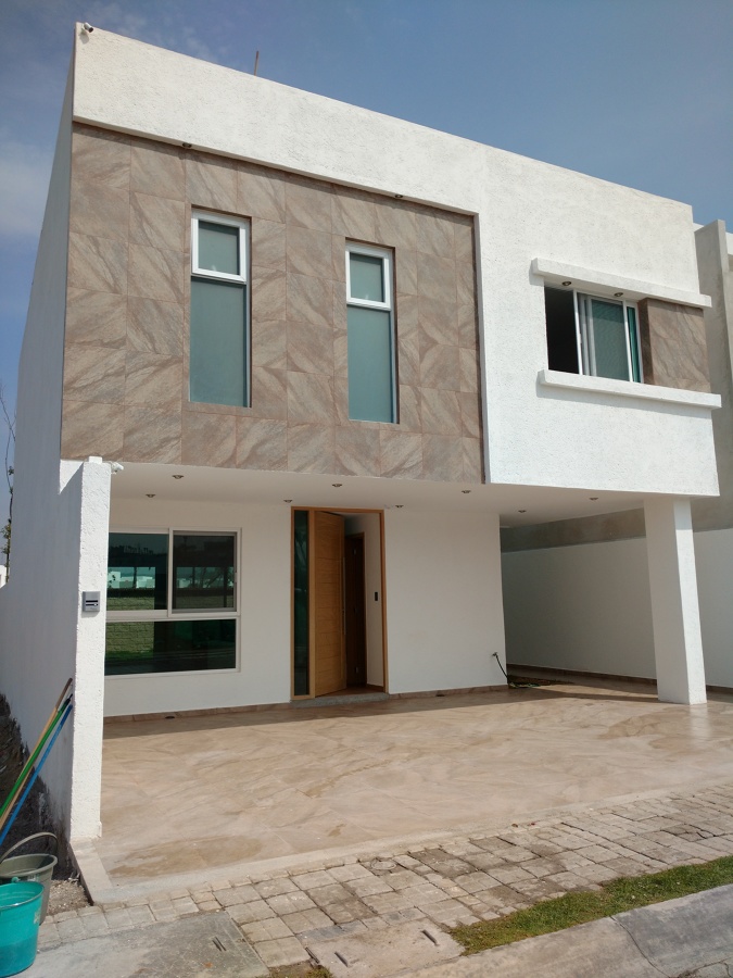 Casa construida en parque queretaro lomas de angelopolis
