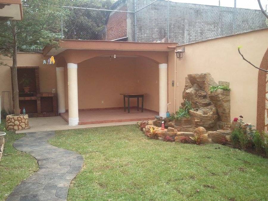CENADOR EN JARDIN