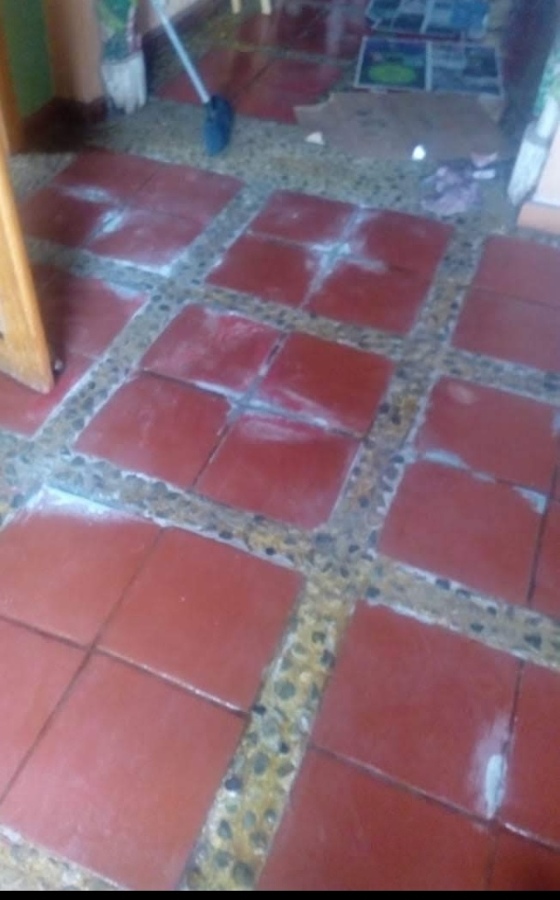 Cepillado y resanes del piso.