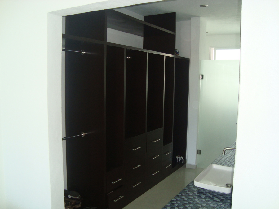 Closet vestidor y baño