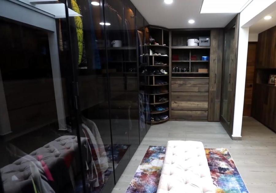 CLOSETS