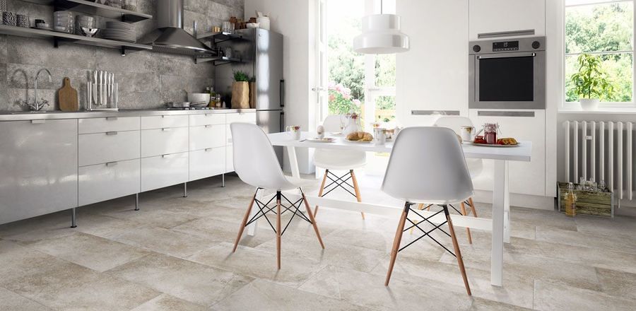 Foto: Cocina Blanca con Azulejos de Color #403087 - Habitissimo