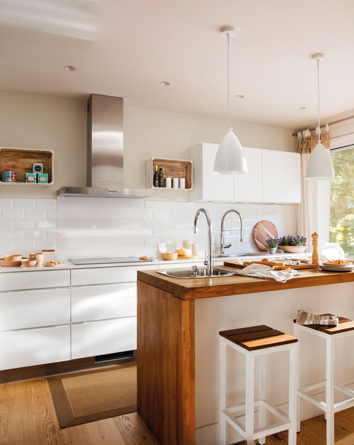 cocina con isla de madera