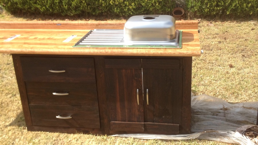 Cocina integral de tarimas recicladas