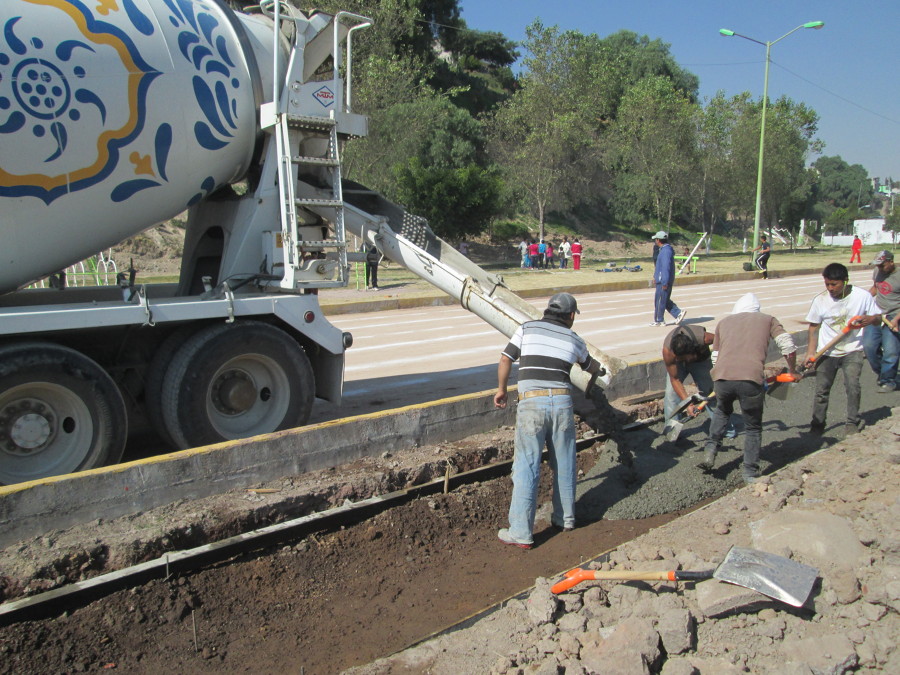 Foto: colado de banquetas de construcciones, asfaltos y materiales ... De Ideas Concreto banqueta