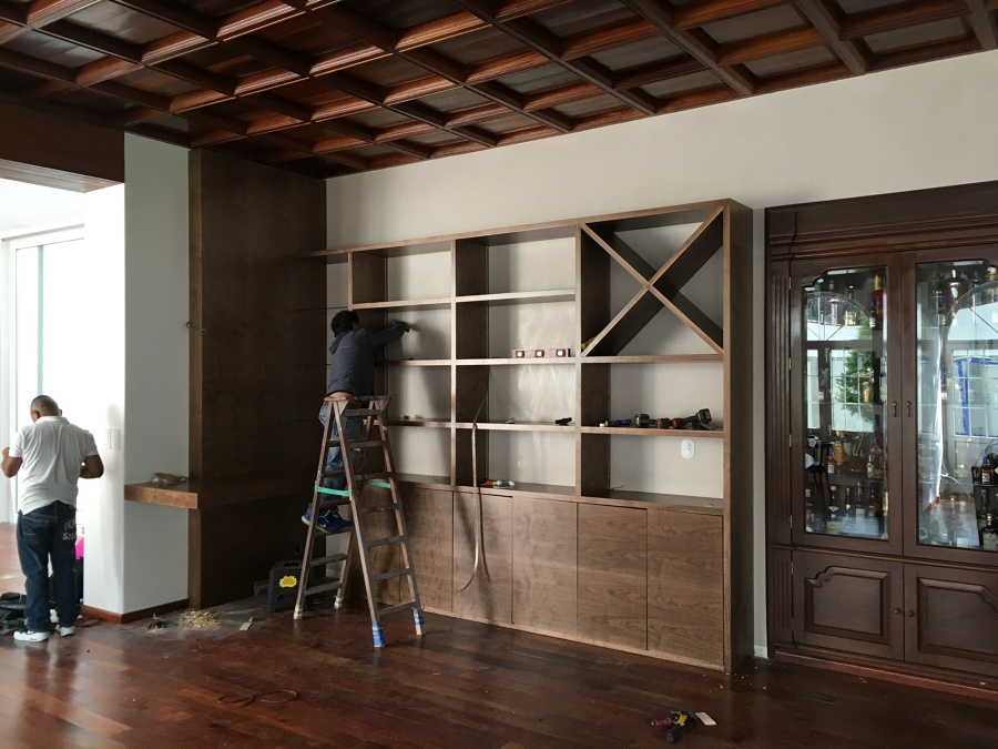 Colocación de mueble para bar