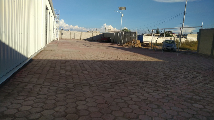 colocación de piso de adoquín