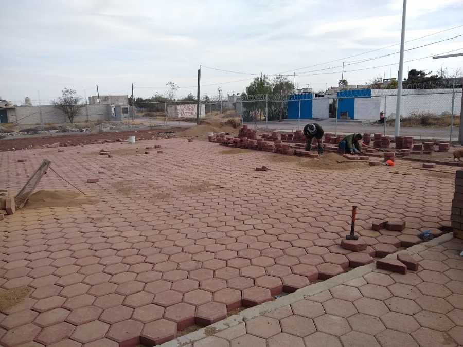 colocación de piso de adoquín