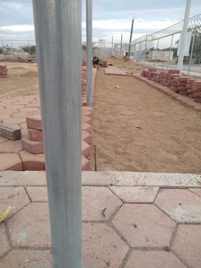 colocación de piso de adoquín