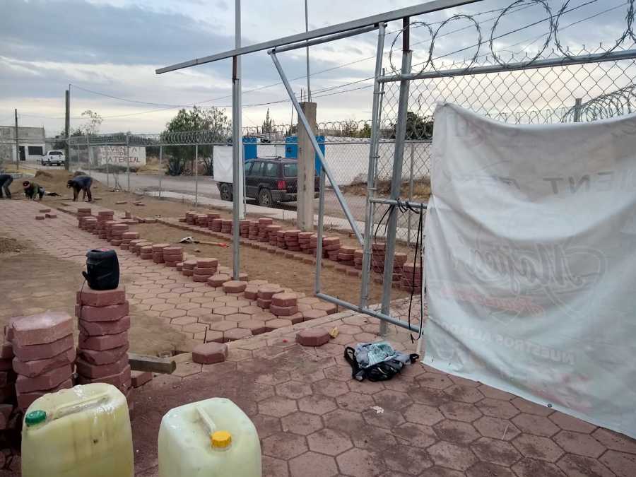 colocación de piso de adoquín