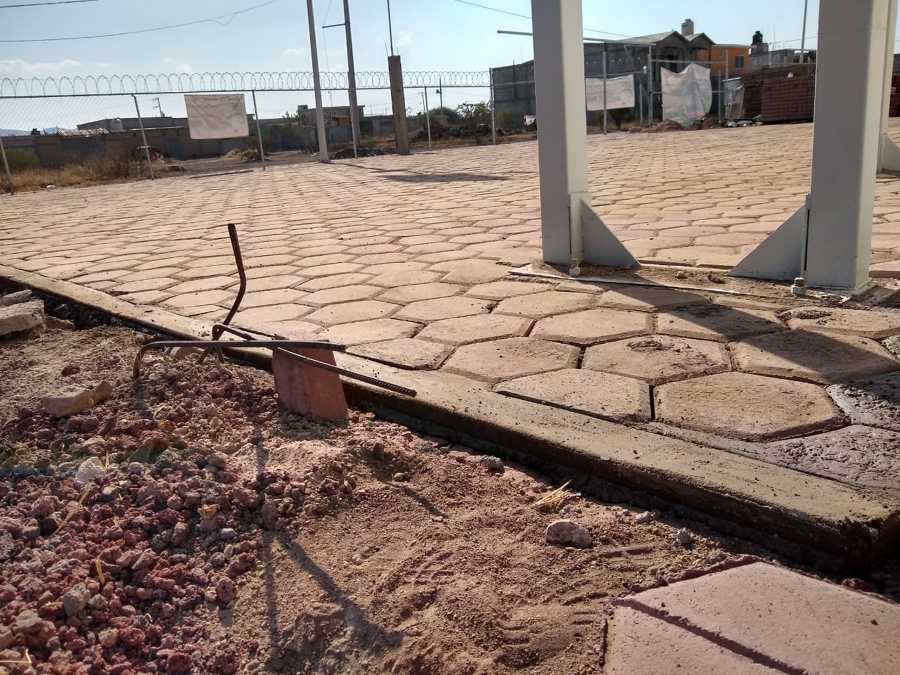 colocación de piso de adoquín