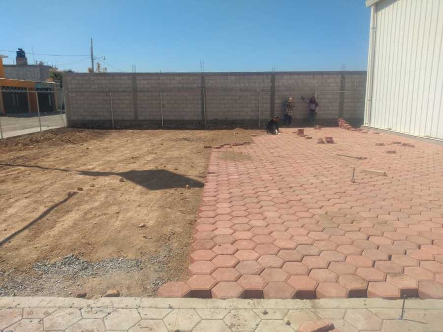 colocación de piso de adoquín