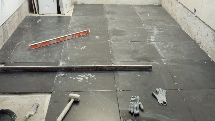 Colocación de piso en baños