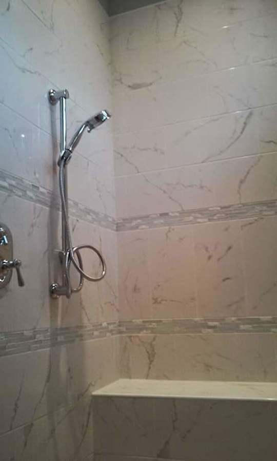 Colocacion de una baño acabado en marmol