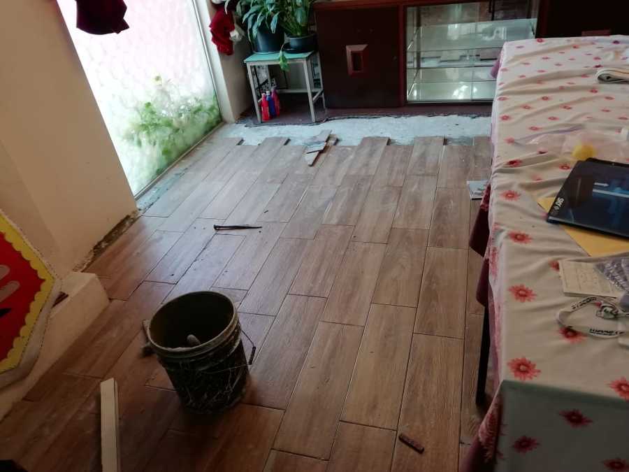 Colocando el piso de la sala