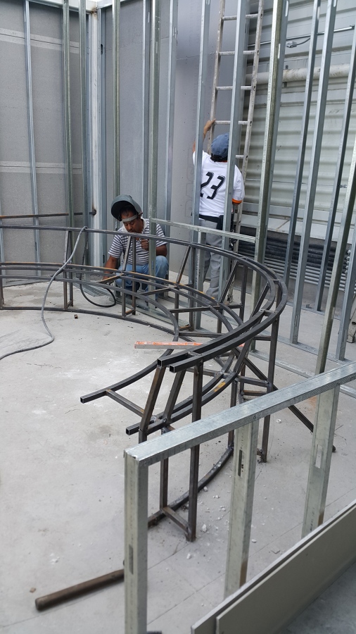 Construccion de Banca  de asiento Circular en Terraza