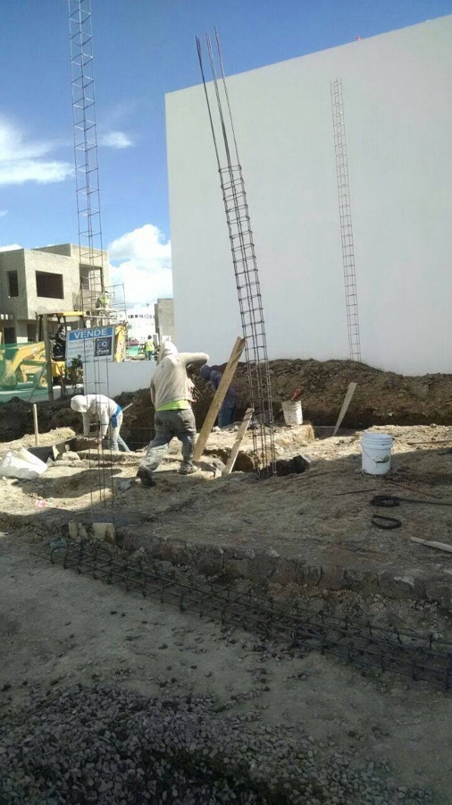 Construcción en proceso en parque Yucatán