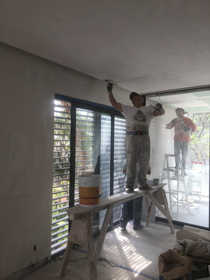 Construccion y remodelacion de acabados e instalaciones en general