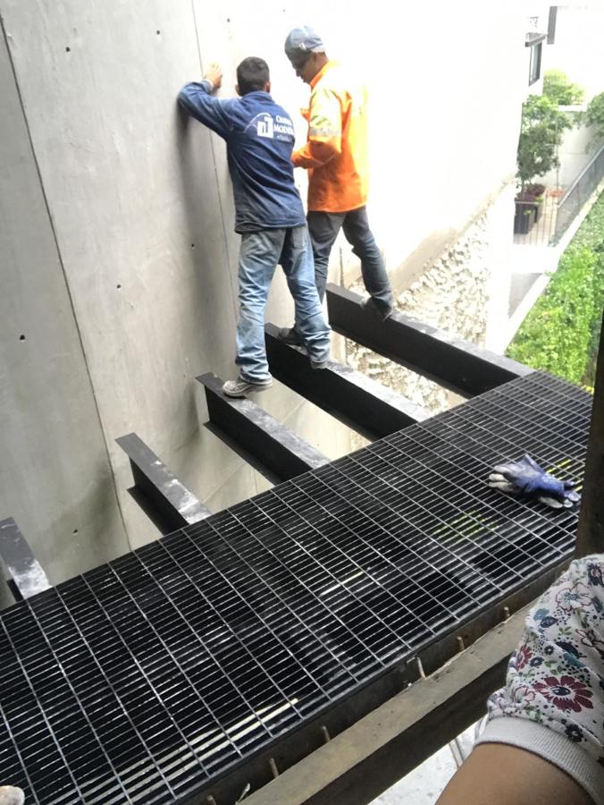 Construccion y remodelacion de acabados e instalaciones en general