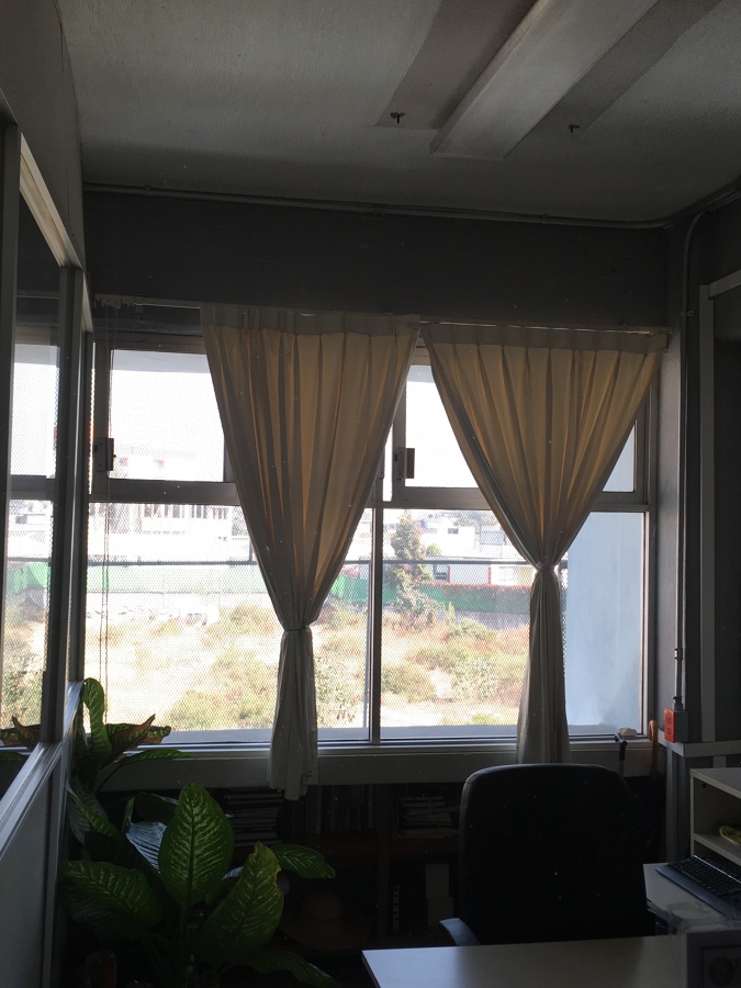 Cortinas anteriores en cubiculos de maestros