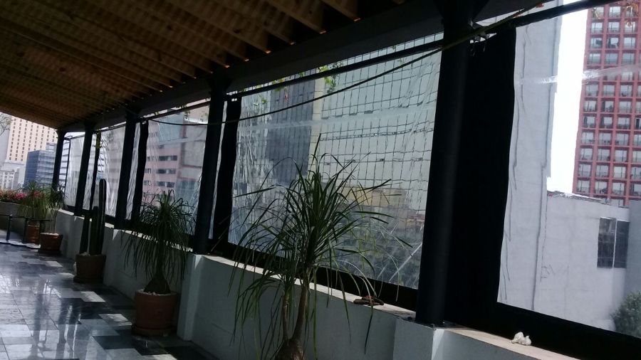 Cortinas verticales panorámicas en lona negra
