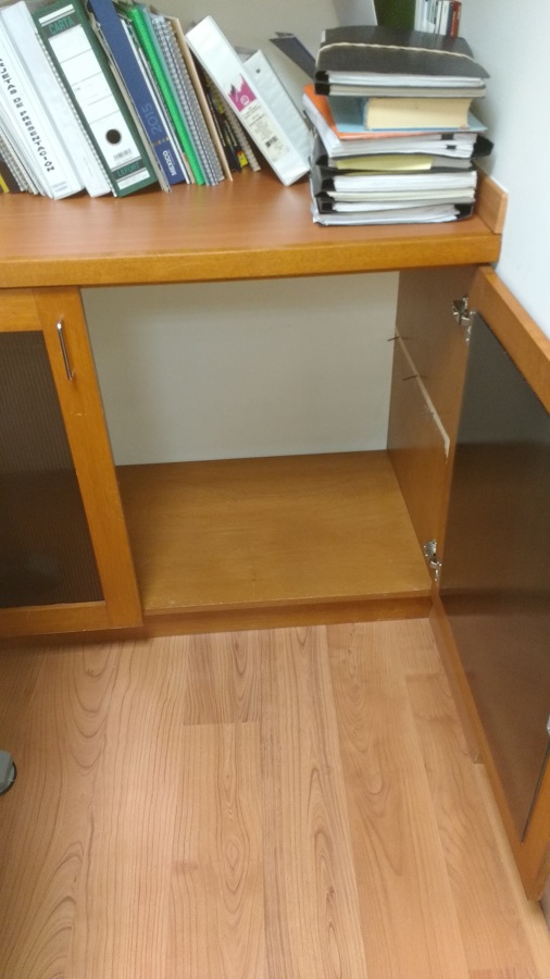 Credenza después de quitar repisa