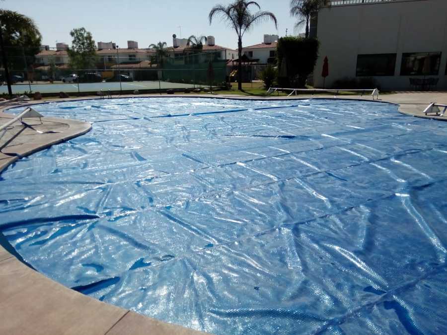 Cubierta térmica confeccionada a medida de espejo de agua