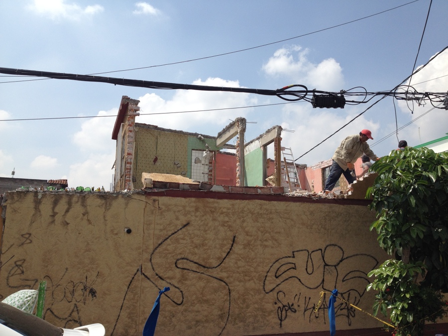 DEMOLICIÓN de CASA de DOS PISOS