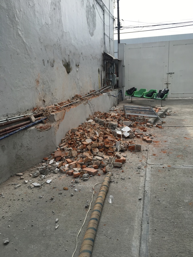 Demolición de muro existente y excavación para cimentación