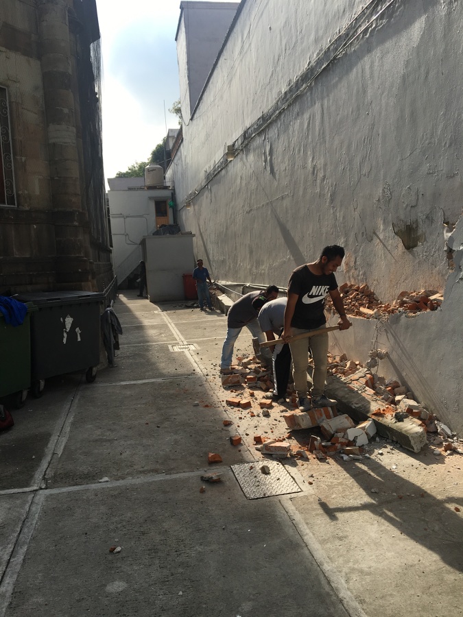 Demolición de muro existente y excavación para cimentación