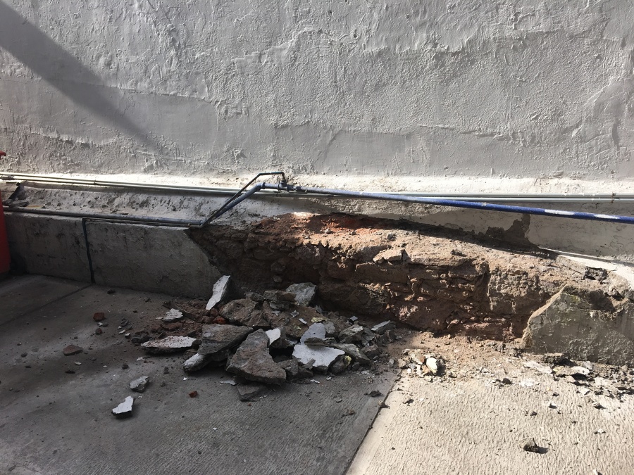 Demolición de muro existente y excavación para cimentación