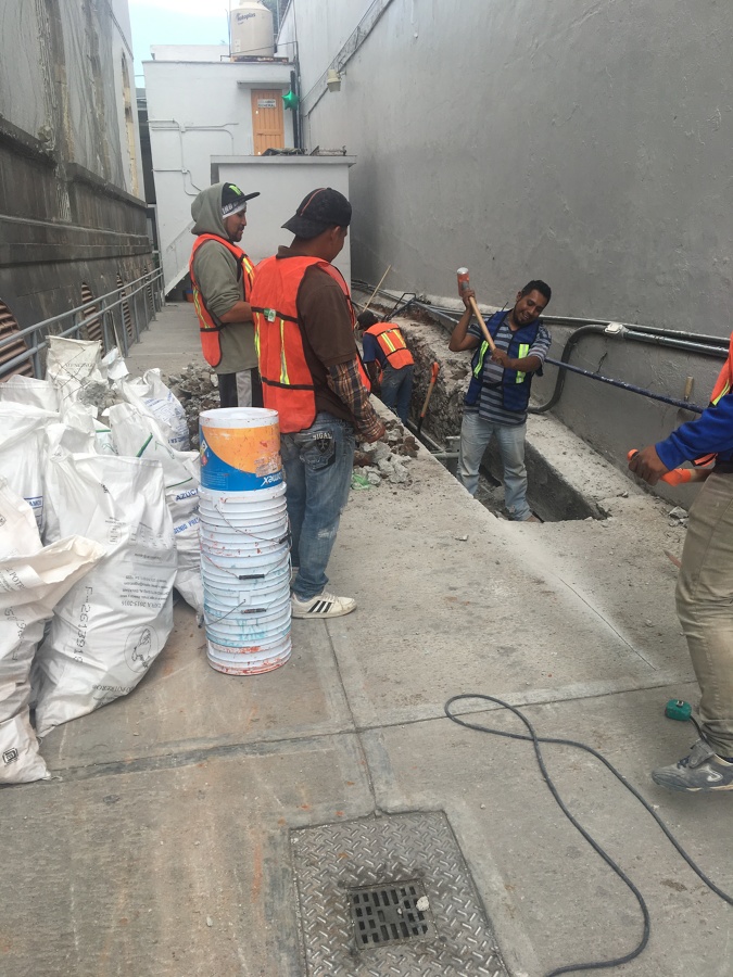 Demolición de muro existente y excavación para cimentación