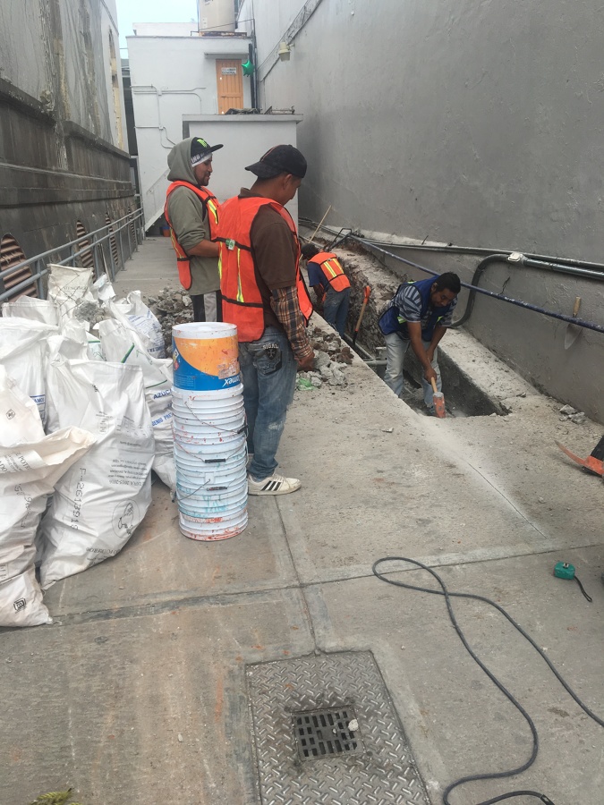 Demolición de muro existente y excavación para cimentación