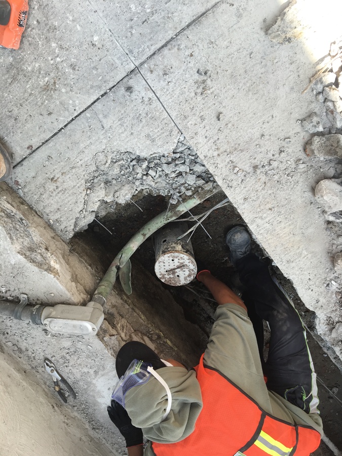 Demolición de muro existente y excavación para cimentación