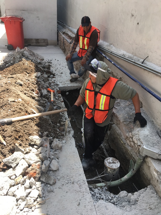 Demolición de muro existente y excavación para cimentación