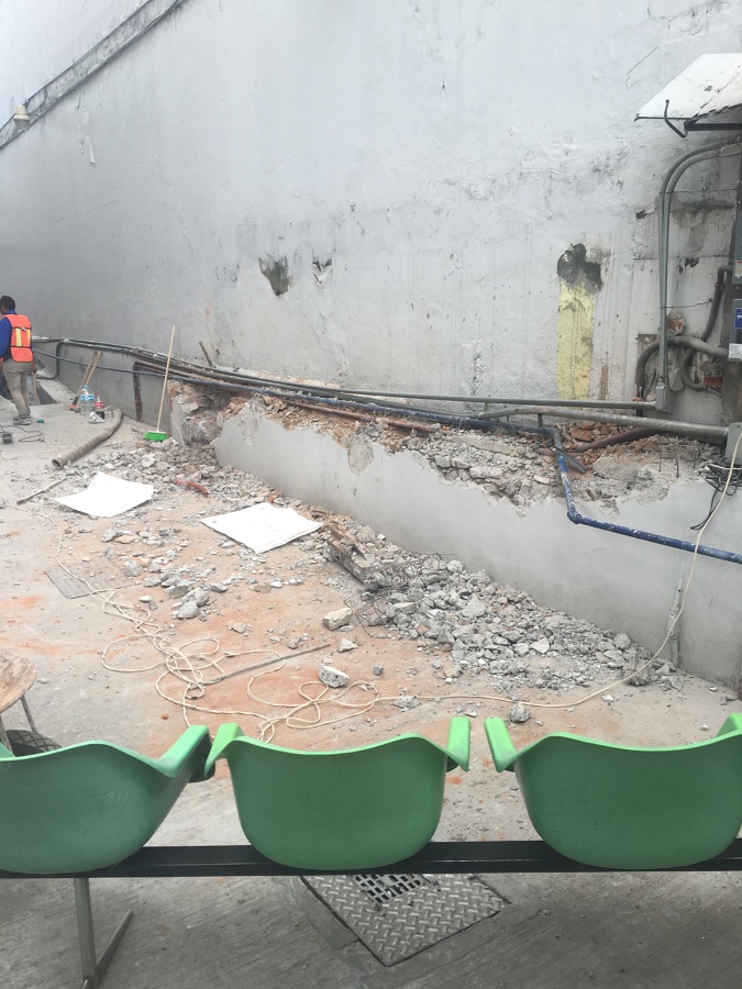 Demolición de muro existente y excavación para cimentación