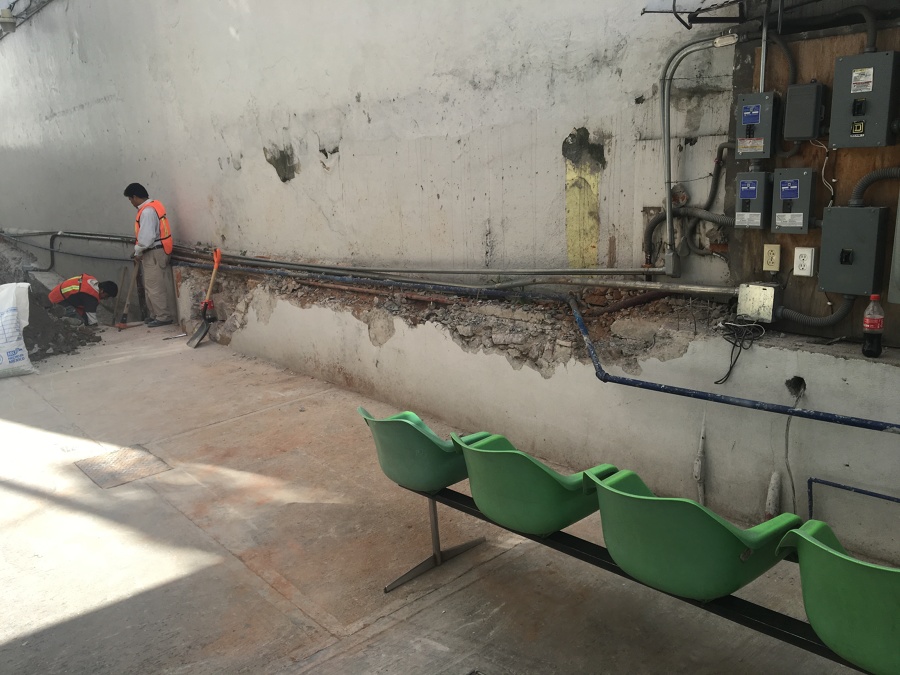 Demolición de muro existente y excavación para cimentación