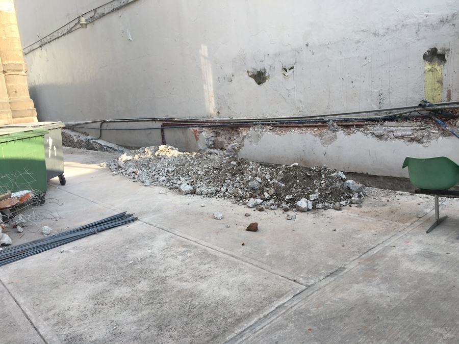 Demolición de muro existente y excavación para cimentación