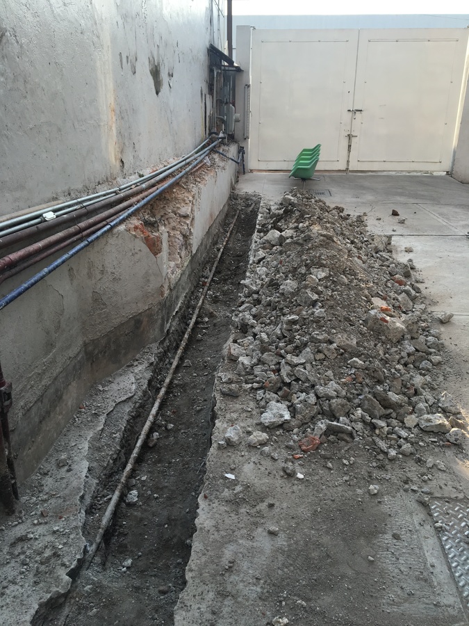 Demolición de muro existente y excavación para cimentación