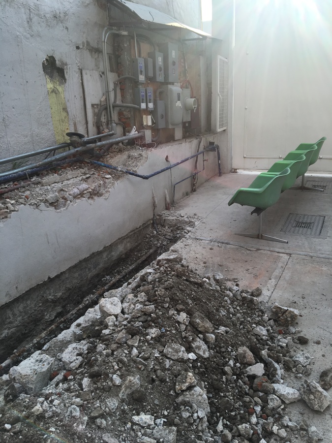 Demolición de muro existente y excavación para cimentación