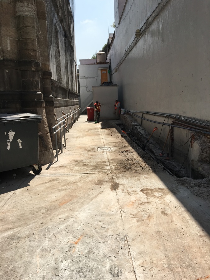 Demolición de muro existente y excavación para cimentación