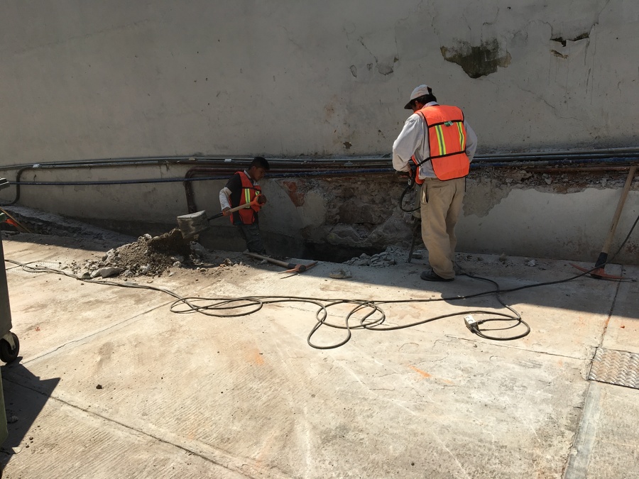 Demolición de muro existente y excavación para cimentación